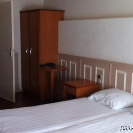 Hotel Delta Center 3*